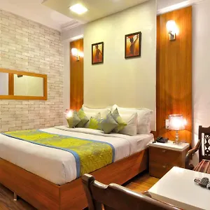 Solitaire - 10 Mins From Railway Station Hotel
