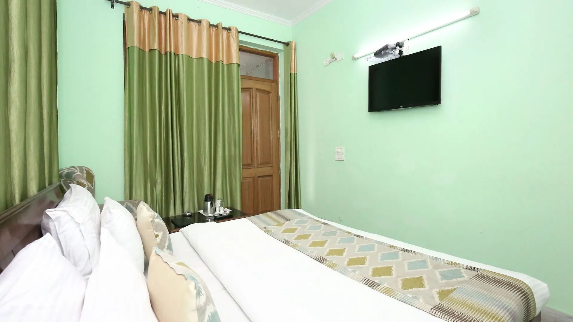 Oyo 6463 Hotel Dove Chandigarh